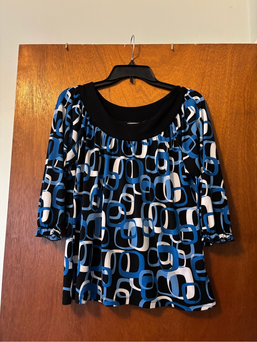 Women’s Blue Geometric Print Scoop Neck Top